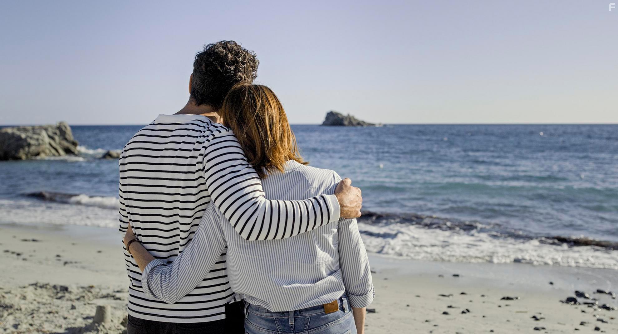 Lavinia Wilson and Elyas M'Barek in Was wir wollten (2020)