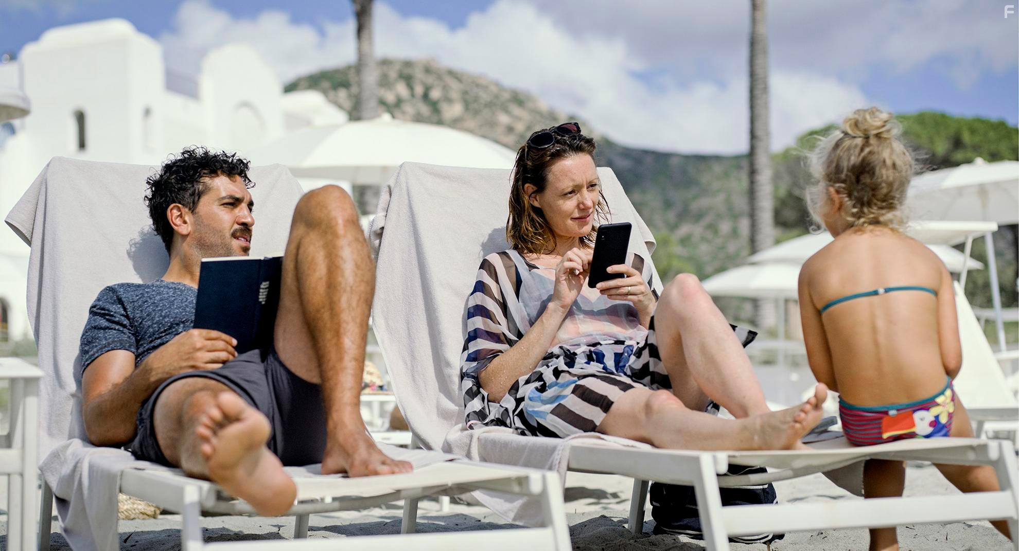 Lavinia Wilson, Elyas M'Barek, and Iva Hpperger in Was wir wollten (2020)