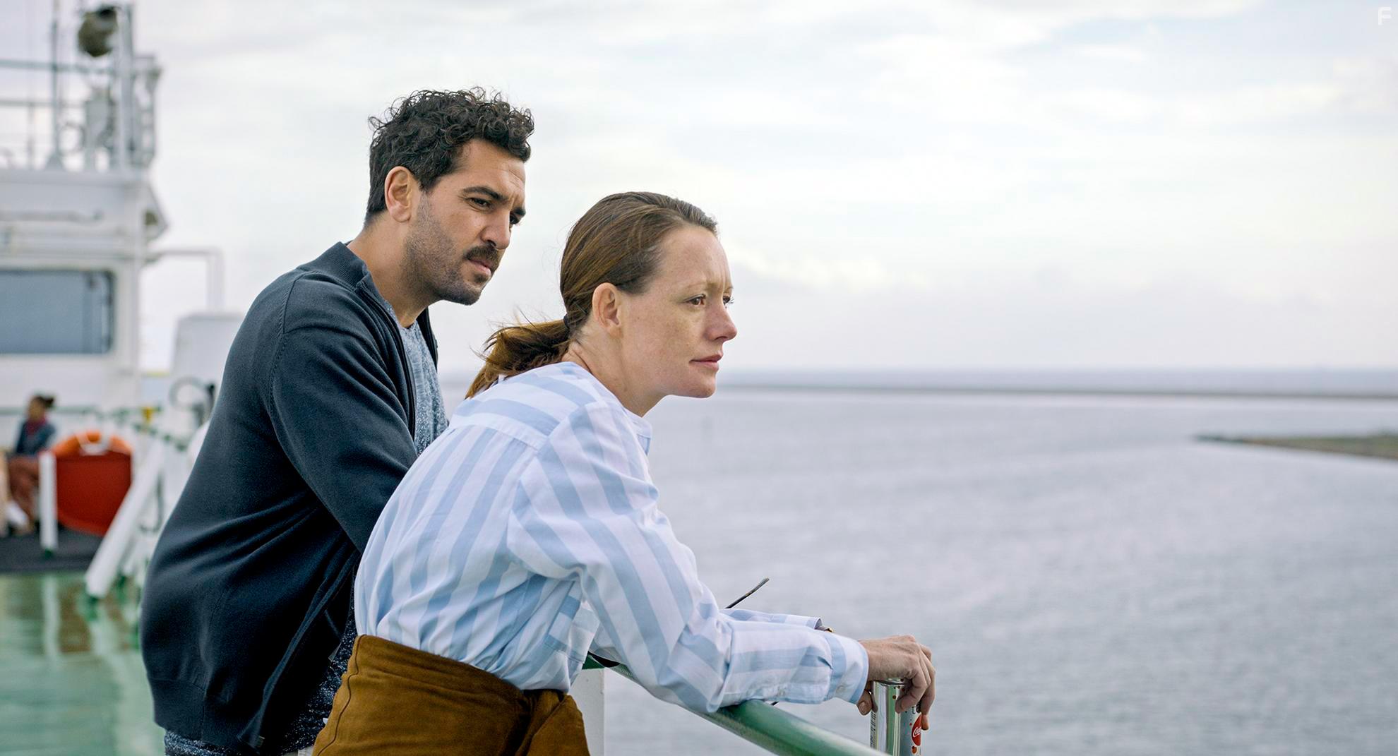 Lavinia Wilson and Elyas M'Barek in Was wir wollten (2020)
