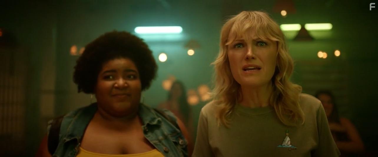 Malin Akerman and Dulc Sloan in Chick Fight (2020)