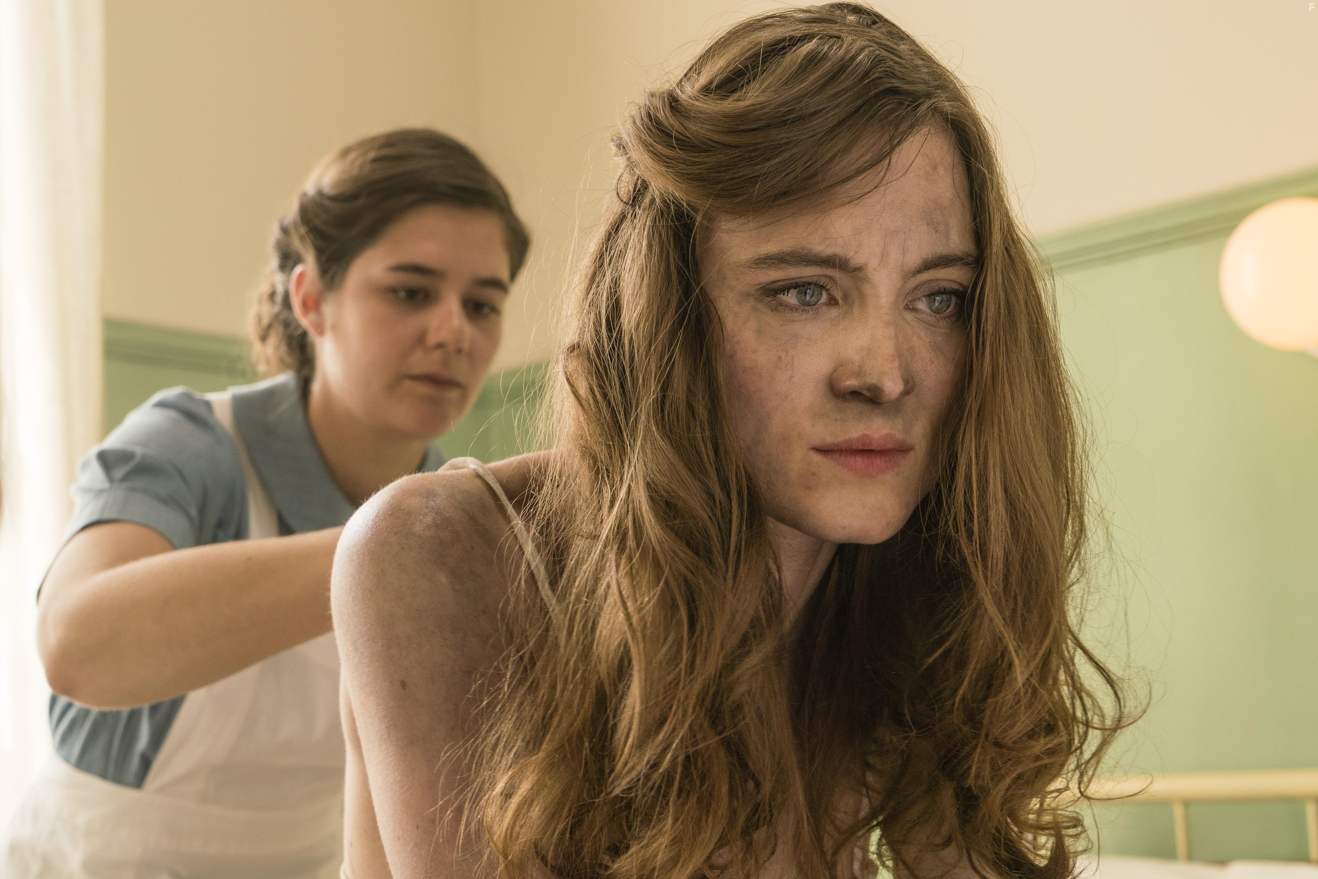 Asta Kamma August and Julie Christiansen in Sygeplejeskolen (2018)