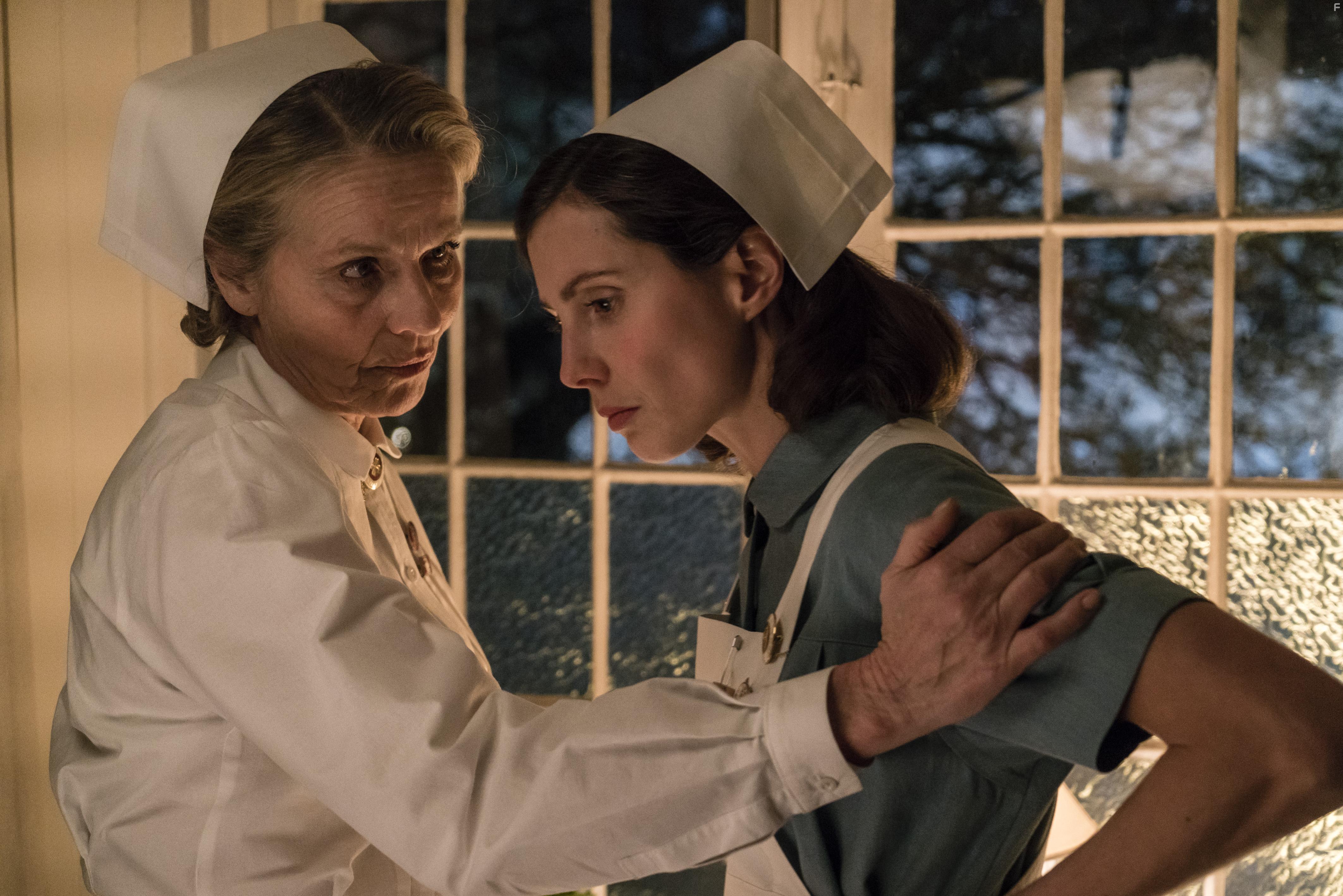 Benedikte Hansen and Katrine Greis-Rosenthal in Sygeplejeskolen (2018)