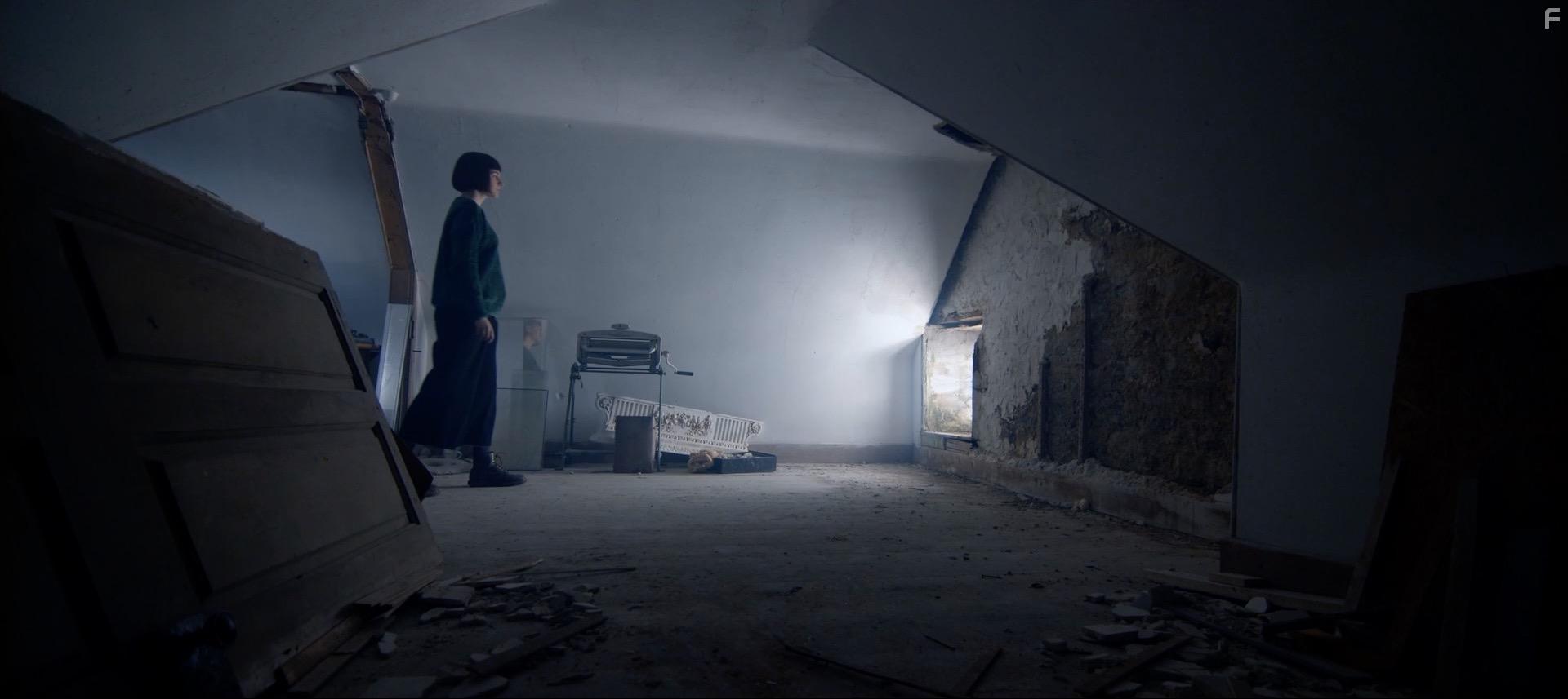 Grace Courtney in Playhouse (2020)