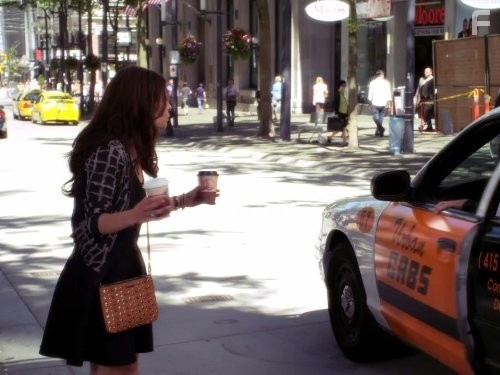 Sarah Shahi in Посредник Кейт (2011)