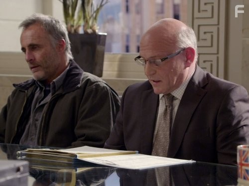 Timothy V. Murphy in Посредник Кейт (2011)