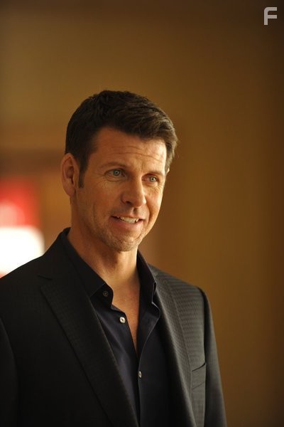 Lloyd Owen in Посредник Кейт (2011)