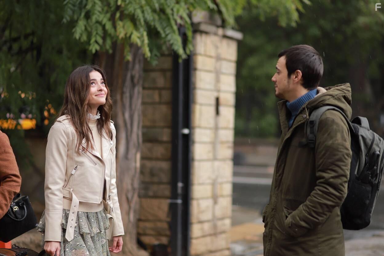 Mert Yazicioglu and Simay Barlas in Bir Annenin Gnahi (2020)