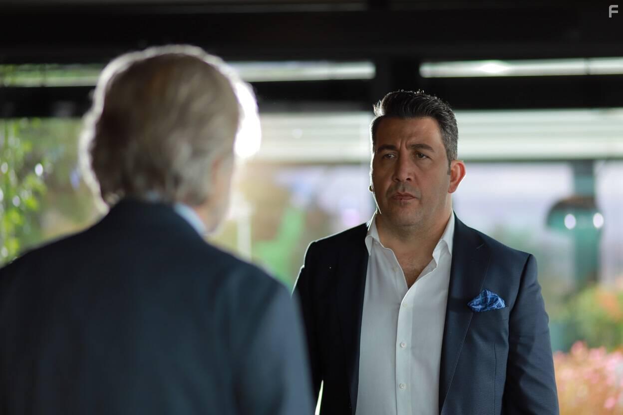 Emre Kinay in Bir Annenin Gnahi (2020)