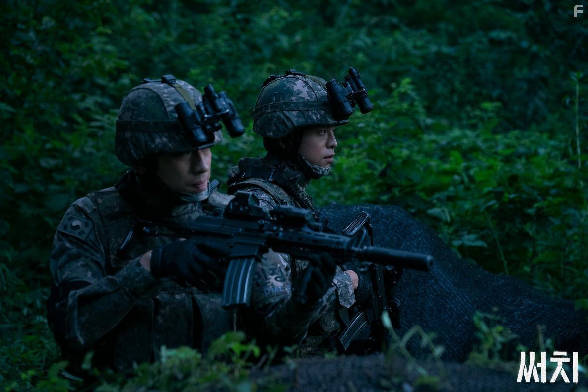 Choi Yoon-Je and Yoon Bak in Sseochi (2020)