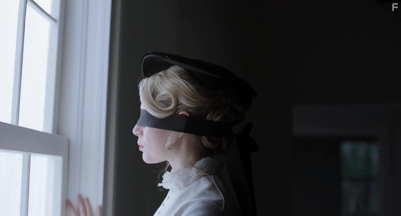 Lucy Boynton in I Am the Pretty Thing That Lives in the House (2016)