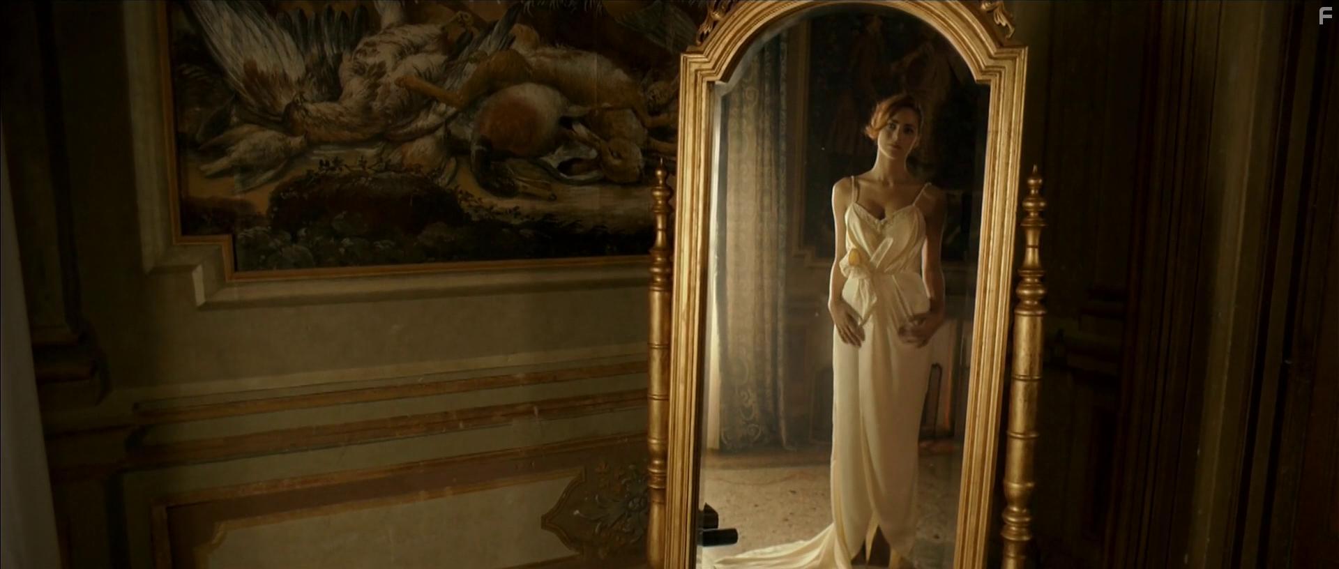 Miriam Leone in 1994 (2019)