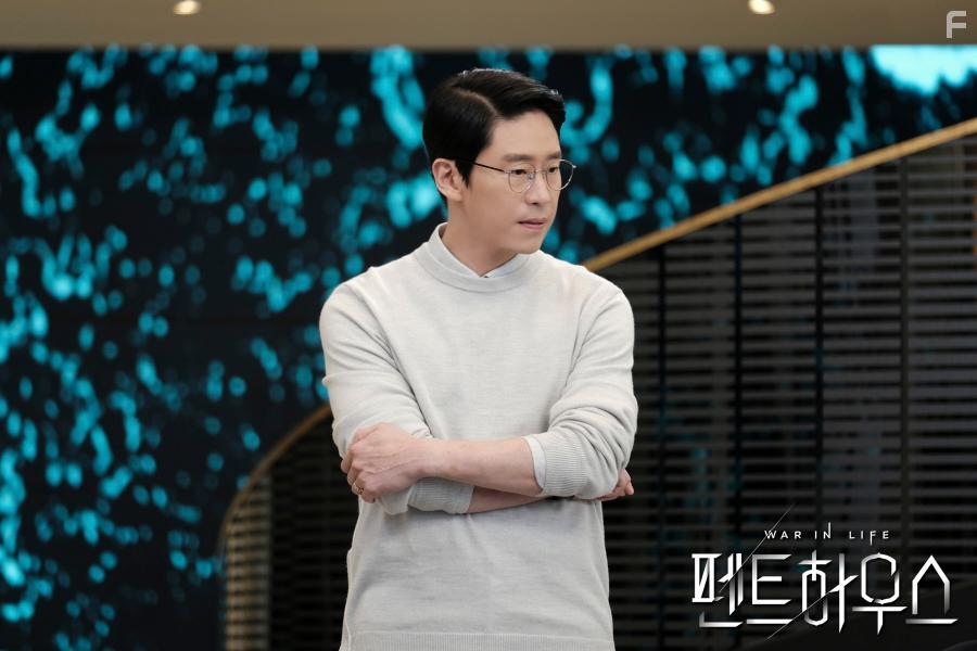 Ki-joon Uhm in Penteuhauseu (2020)