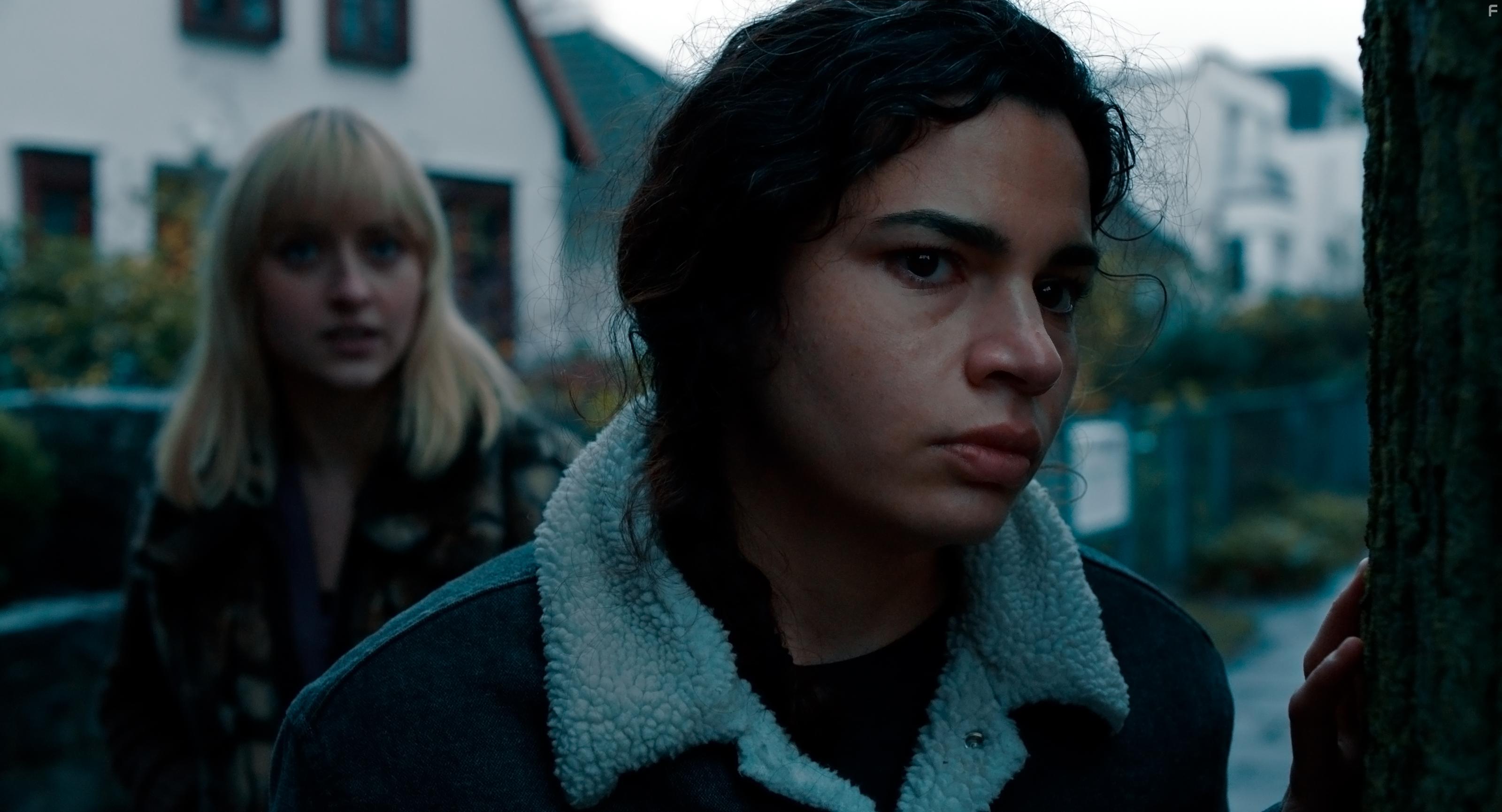 Irina Kurbanova and Alina Serban in Gipsy Queen (2019)