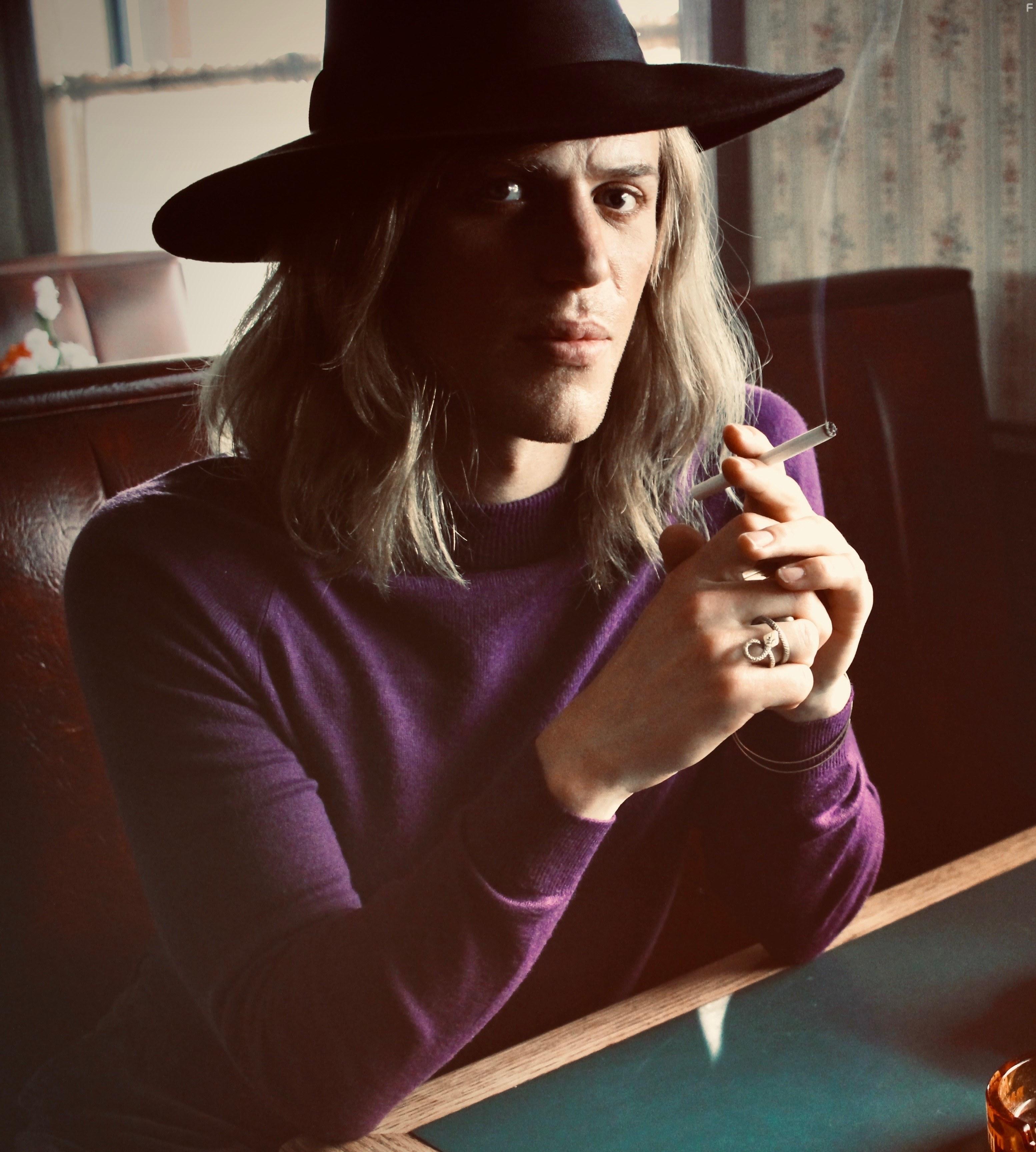 Johnny Flynn in Stardust (2020)