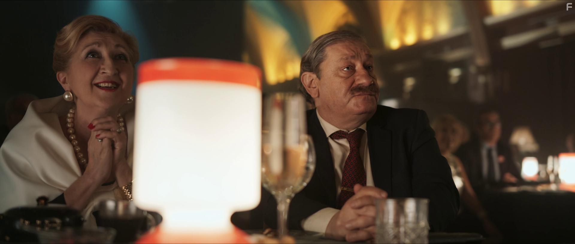 Fernando Sansegundo and Teresa Guillamn in Historias lamentables (2020)