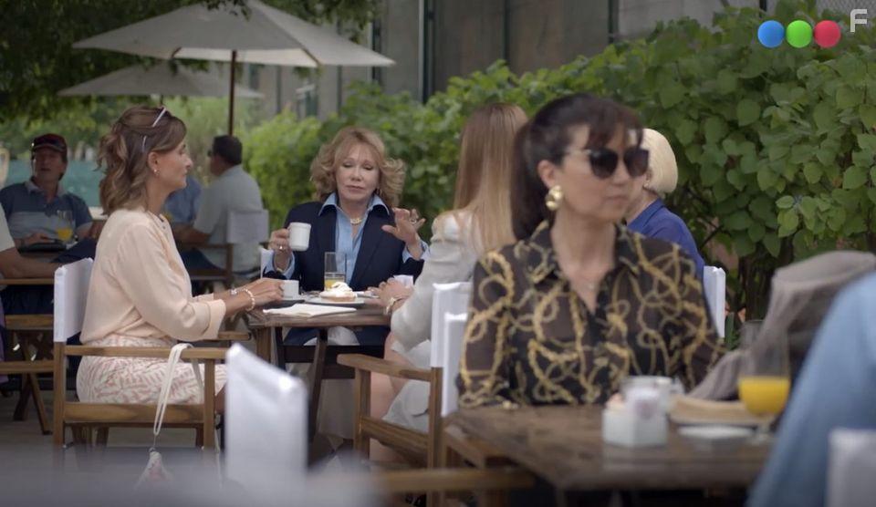 Soledad Silveyra in Los Internacionales: Captulo 1 (2020)