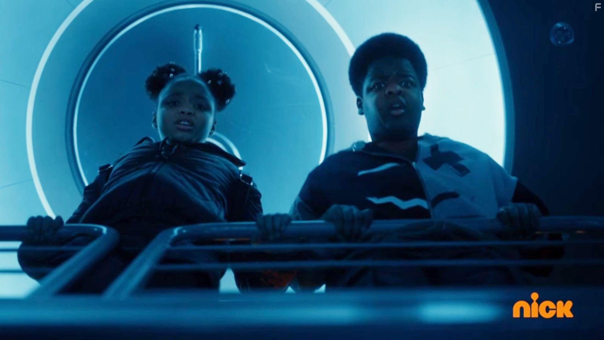 Keith L. Williams and Kayden Grace Swan in The Astronauts (2020)