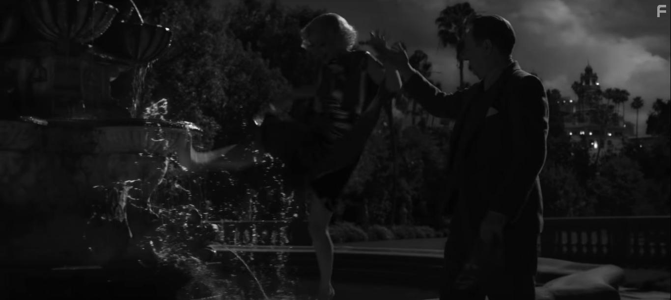 Gary Oldman and Amanda Seyfried in Mank (2020)