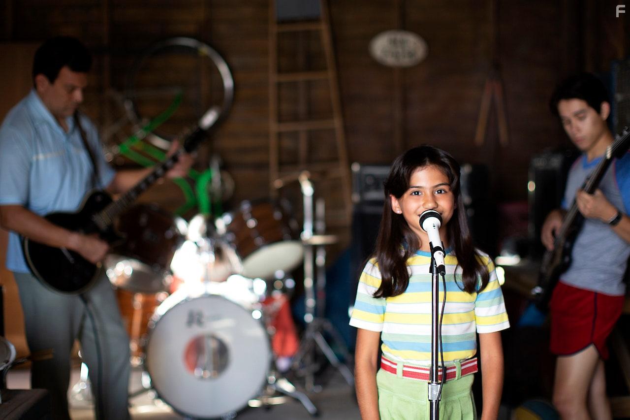 Ricardo Chavira, Madison Taylor Baez, and Juan Martinez in Selena: The Series (2020)