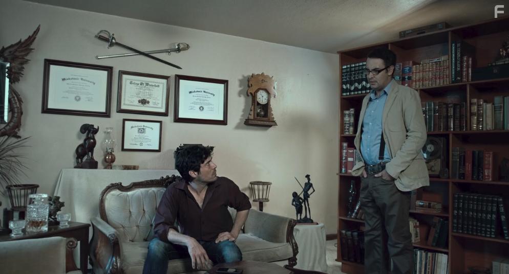 Hector Kotsifakis and Frank Rodrguez in Las Reglas de la Ruina (2018)