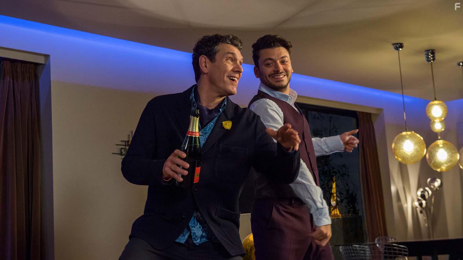 Marc Lavoine and Kev Adams in Love Addict (2018)