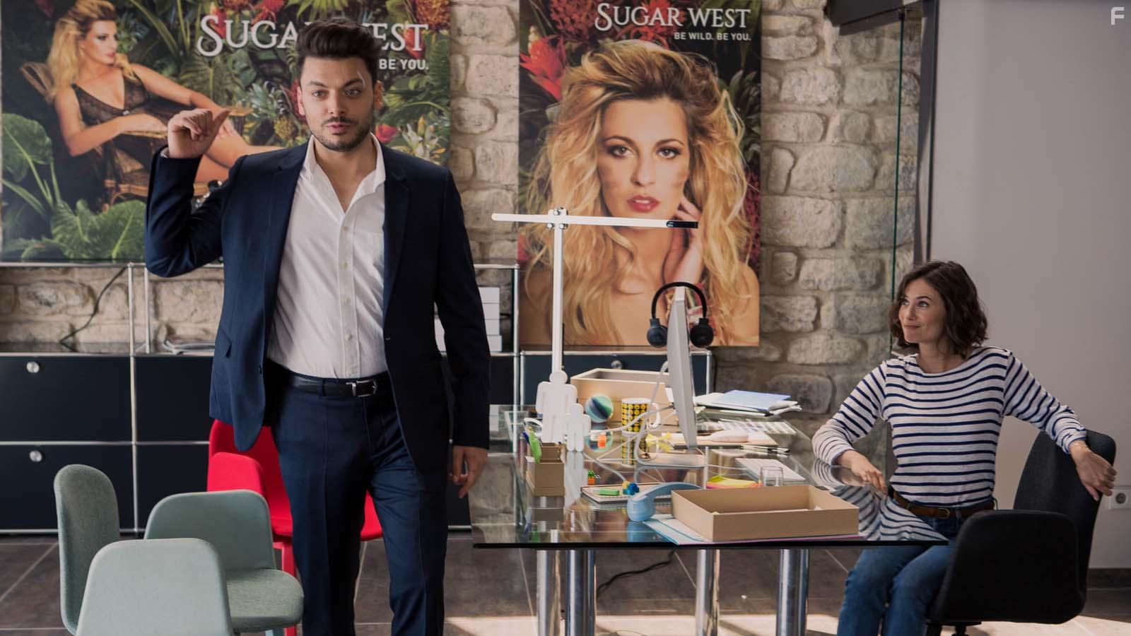 Mlanie Bernier and Kev Adams in Love Addict (2018)