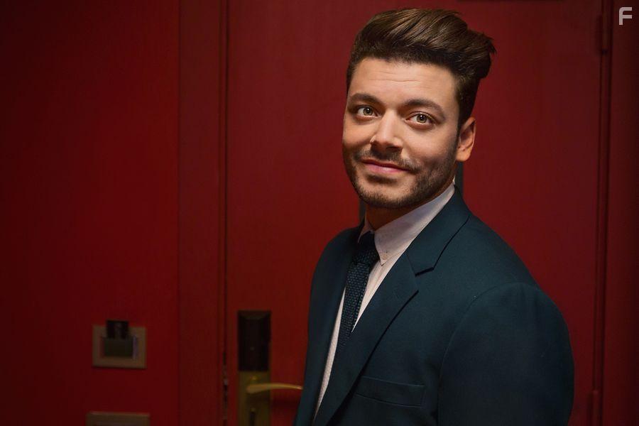 Kev Adams in Love Addict (2018)