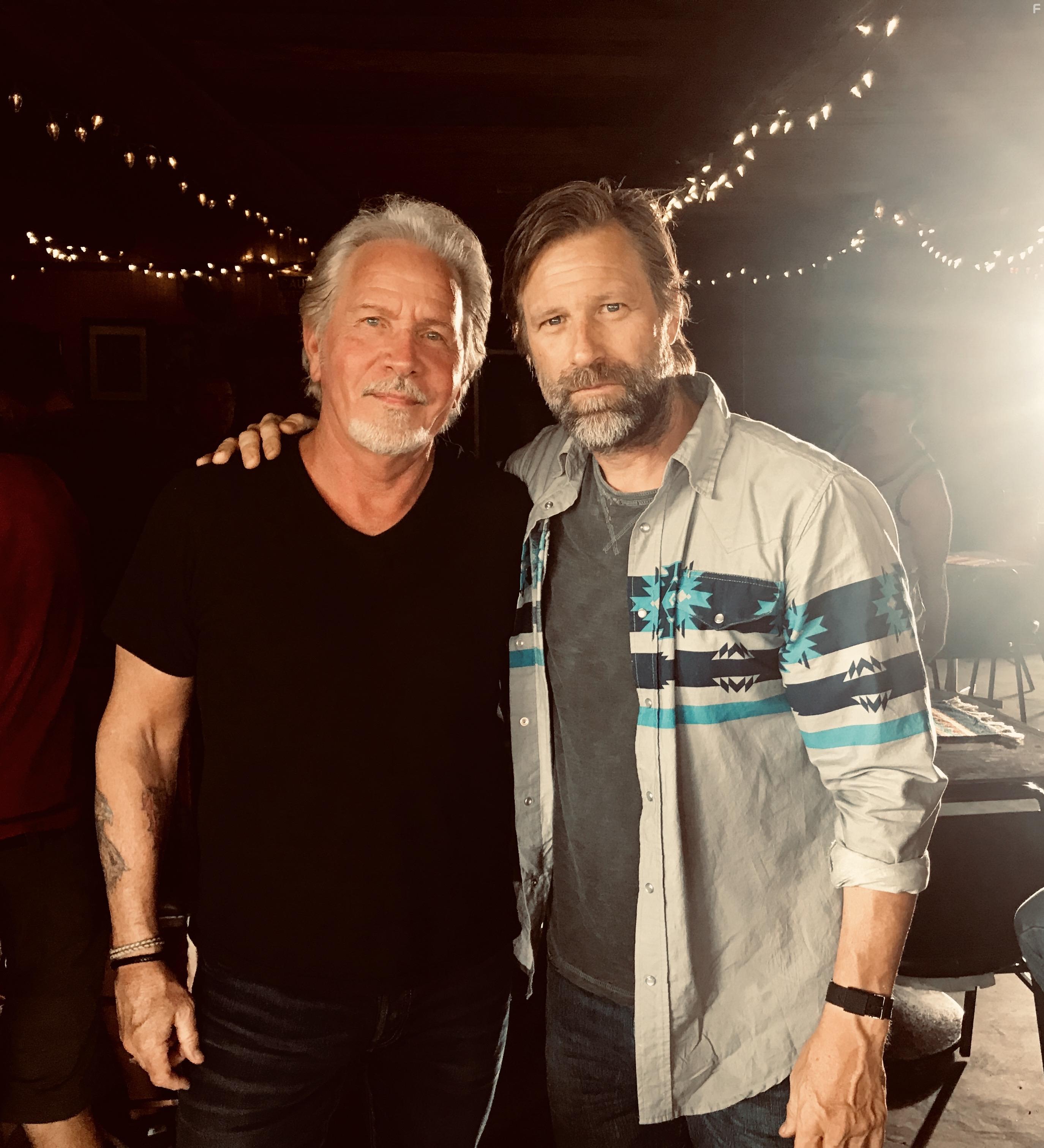 Aaron Eckhart and Douglas Falconer in Wander (2020)