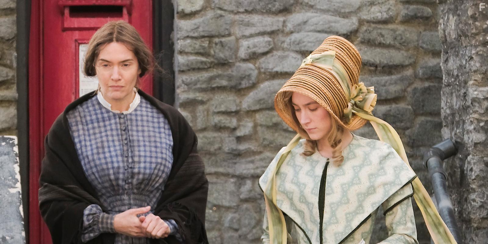 Kate Winslet and Saoirse Ronan in Ammonite (2020)