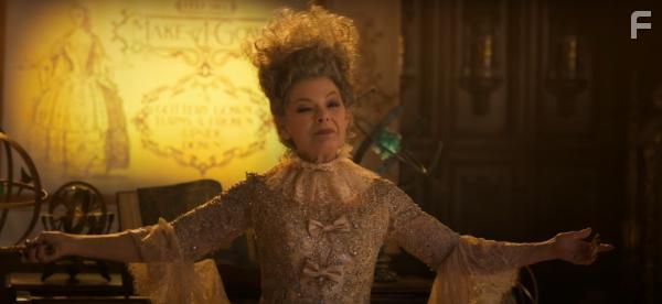 Jane Curtin and Stephnie Weir in Godmothered (2020)