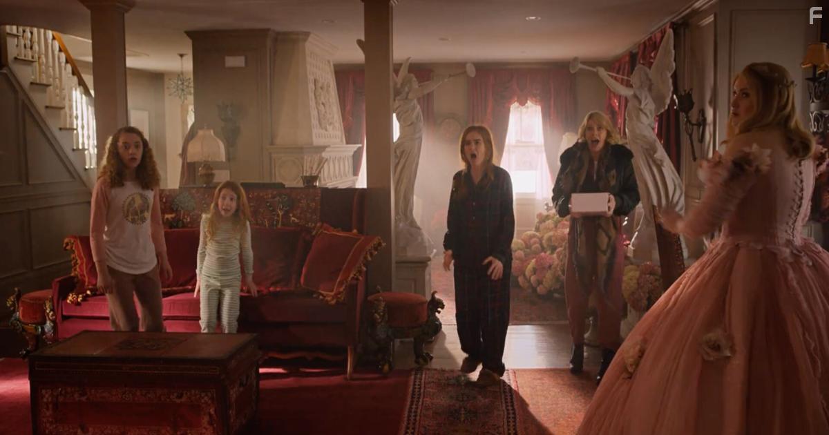 Isla Fisher, Mary Elizabeth Ellis, Jillian Bell, Jillian Shea Spaeder, and Willa Skye in Godmothered (2020)