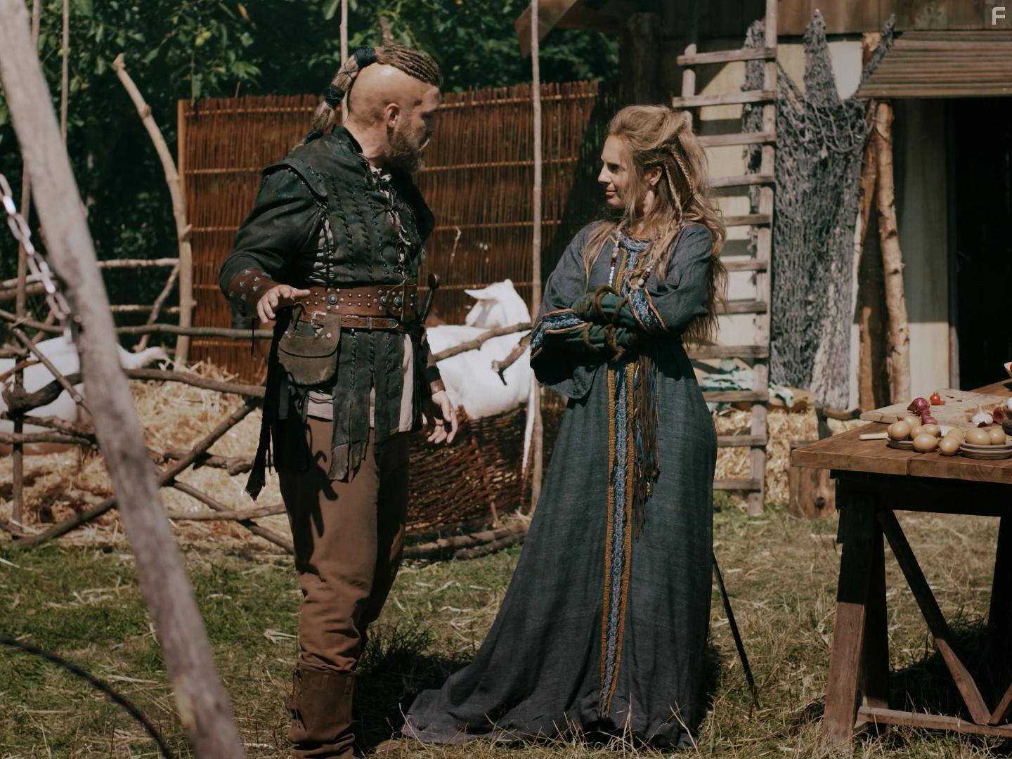 Antonia von Romatowski and Jan van Weyde in Binge Reloaded (2020)