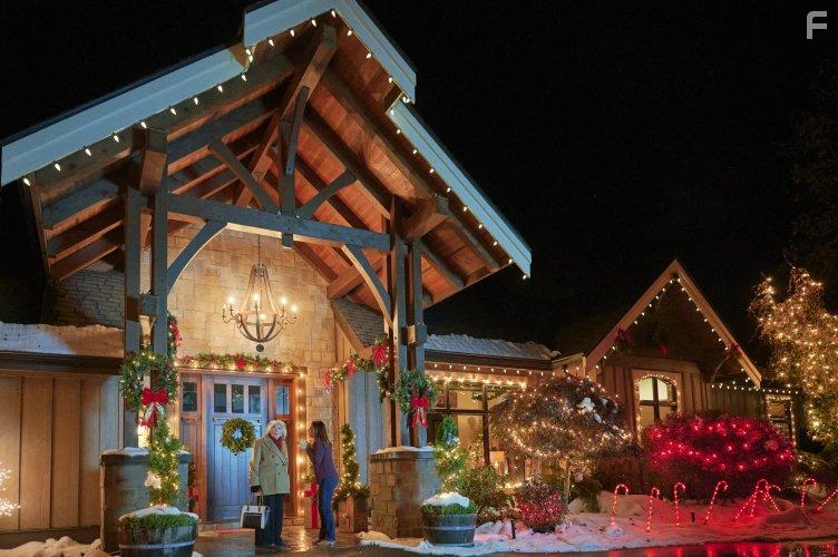 Bethany Joy Lenz and Paula Shaw in Five Star Christmas (2020)