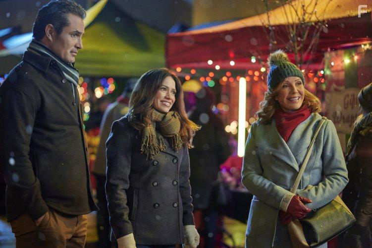 Victor Webster, Bethany Joy Lenz, and Laura Soltis in Five Star Christmas (2020)