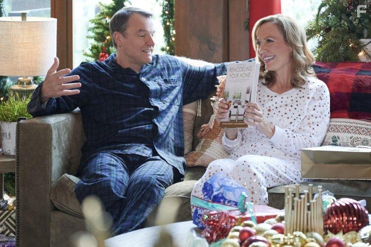 Laura Soltis and Robert Wisden in Five Star Christmas (2020)