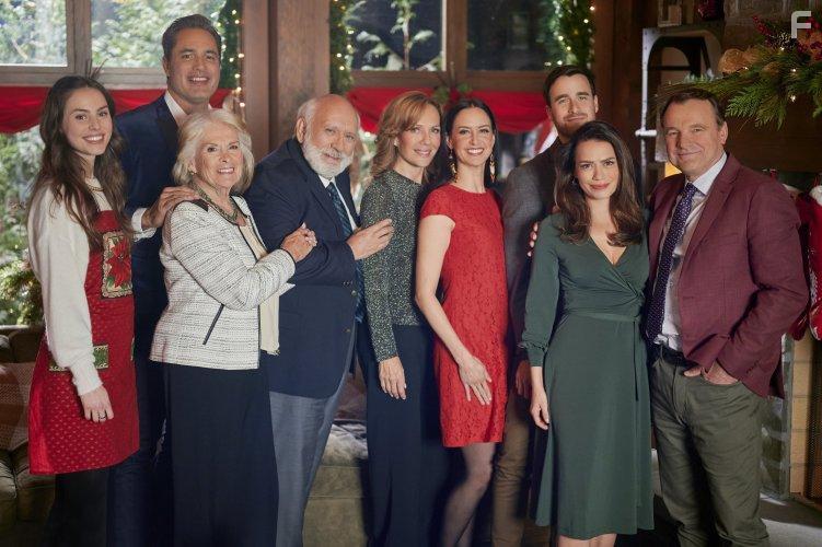 Victor Webster, Jay Brazeau, Bethany Joy Lenz, Paula Shaw, Laura Soltis, Robert Wisden, Blair Penner, Barbara Patrick, and Grace Beedie in Five Star Christmas (2020)