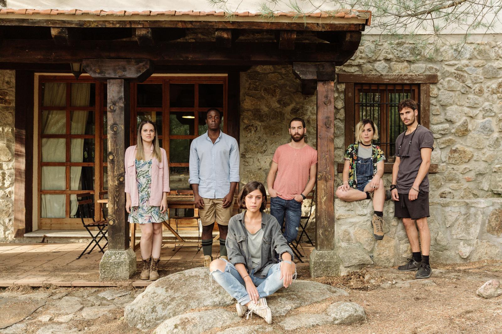 Jimmy Castro, Nadia de Santiago, Adam Quintero, Irene Ruiz, Iria del Ro, and Adrin Expsito in El increble finde menguante (2019)