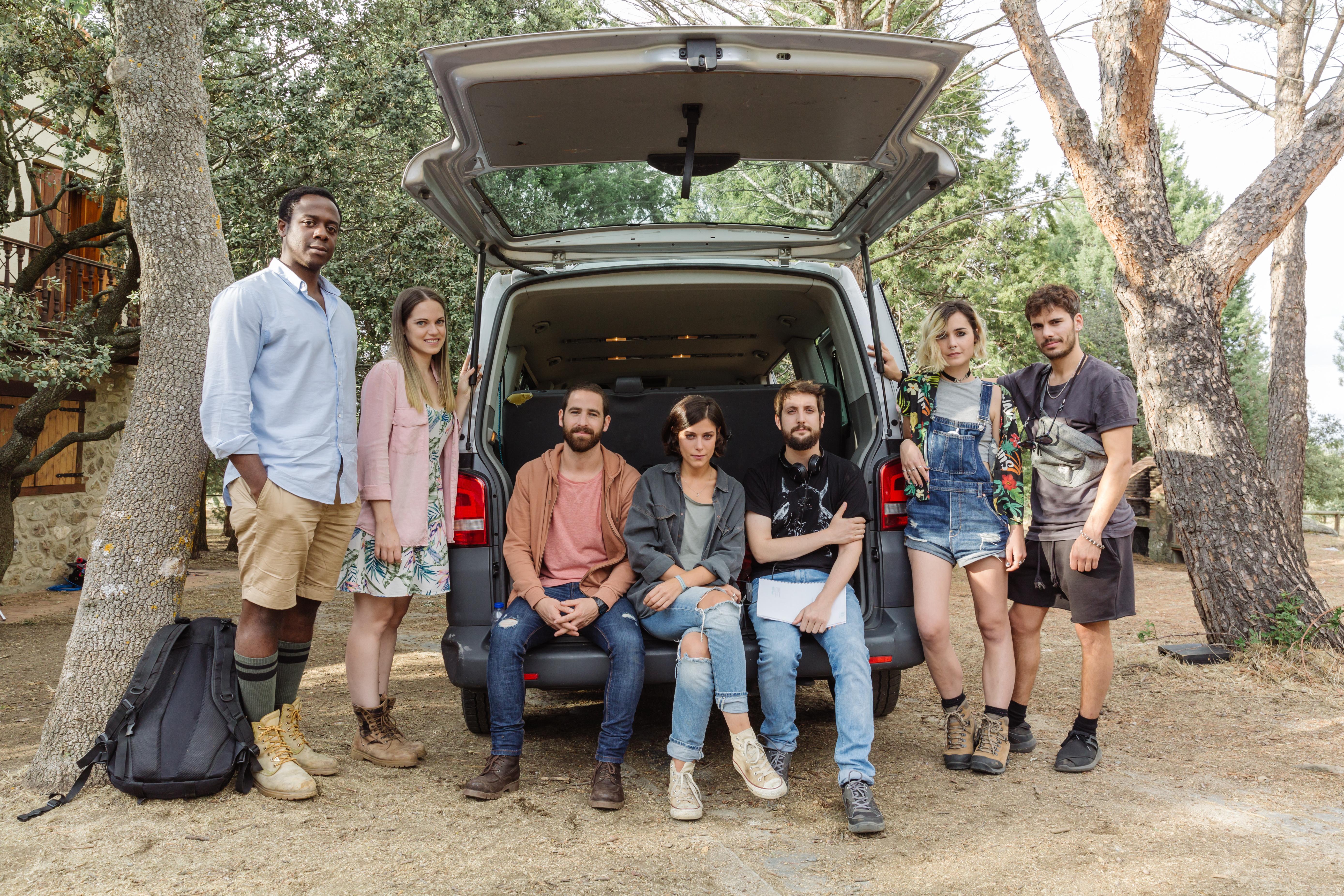 Jimmy Castro, Nadia de Santiago, Adam Quintero, Irene Ruiz, Jon Mikel Caballero, Iria del Ro, and Adrin Expsito in El increble finde menguante (2019)