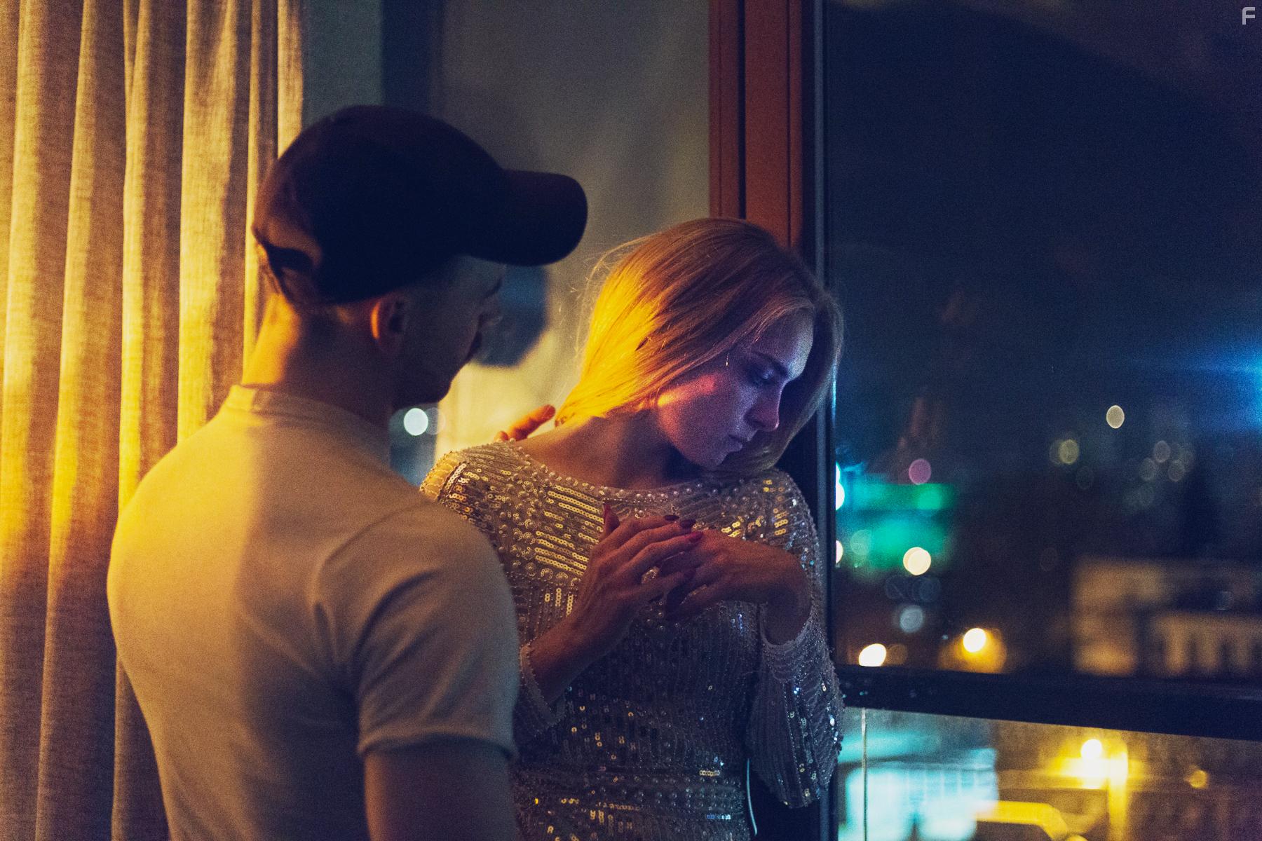 Magdalena Kolesnik and Julian Swiezewski in Sweat (2020)