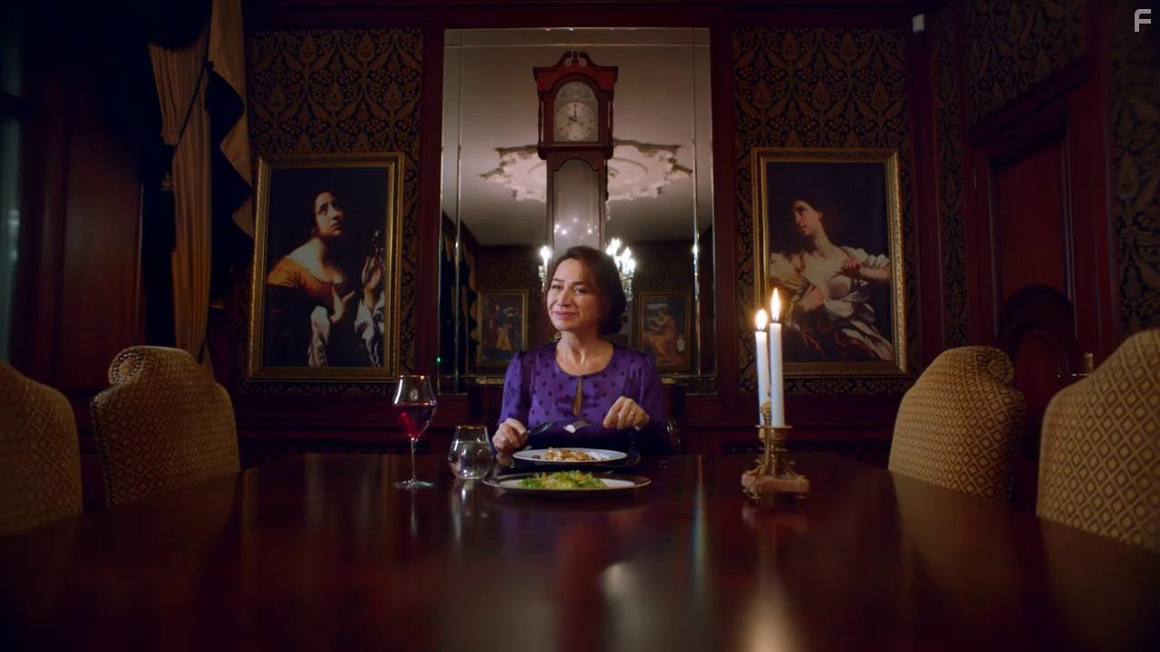 Demet Akbag in 9 Kere Leyla (2020)