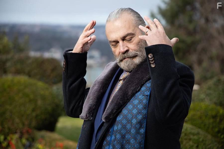 Haluk Bilginer in 9 Kere Leyla (2020)