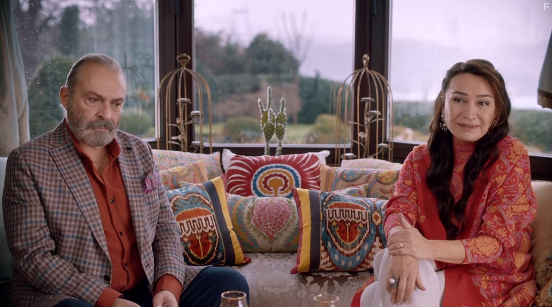 Demet Akbag and Haluk Bilginer in 9 Kere Leyla (2020)