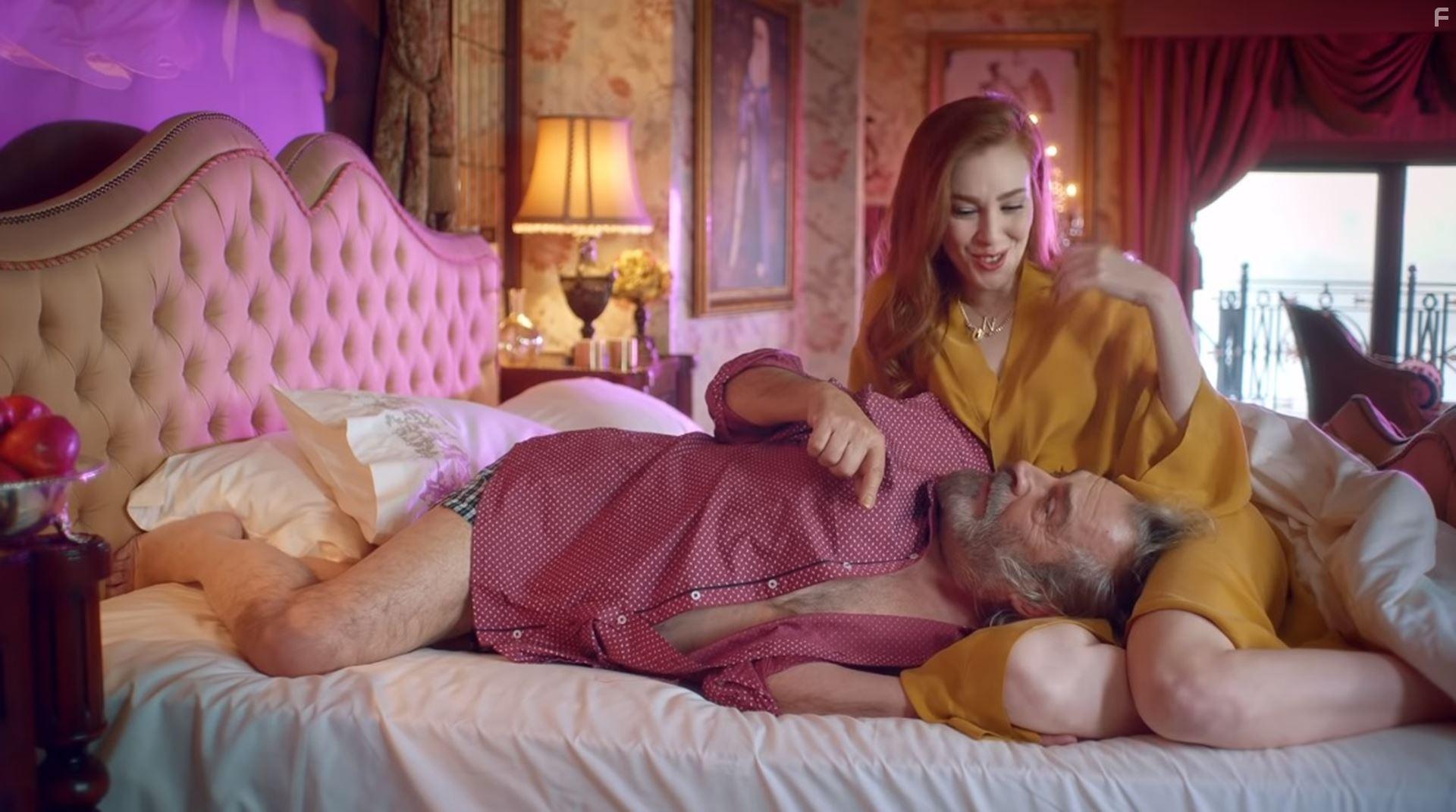 Haluk Bilginer and Elin Sangu in 9 Kere Leyla (2020)