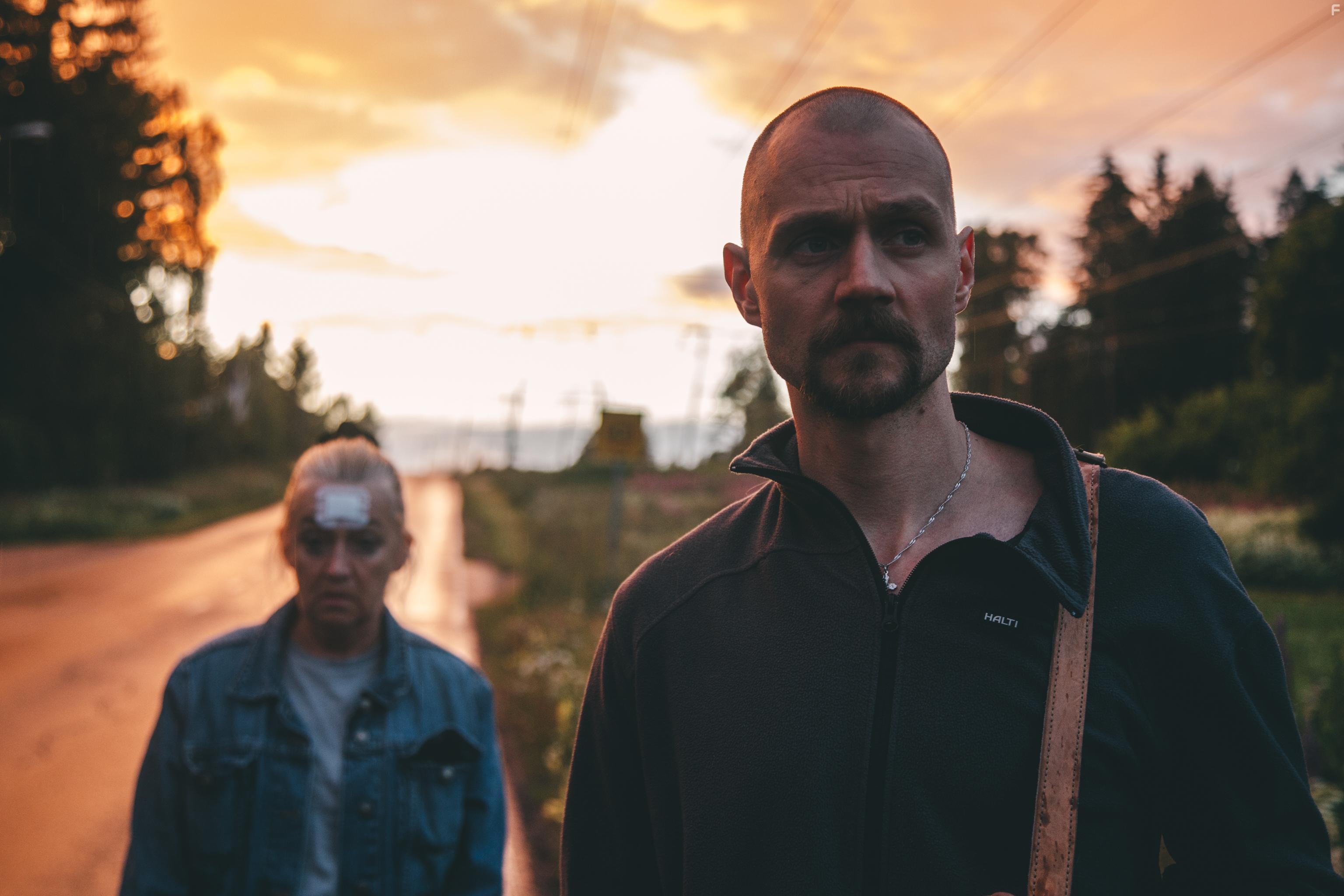 Jaana Saarinen and Matti Pajulahti in iti (2019)