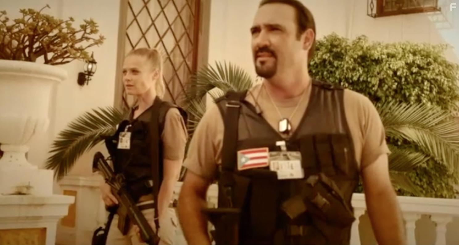 Ana Layevska and Manolo Travieso in El Contratista (2018)