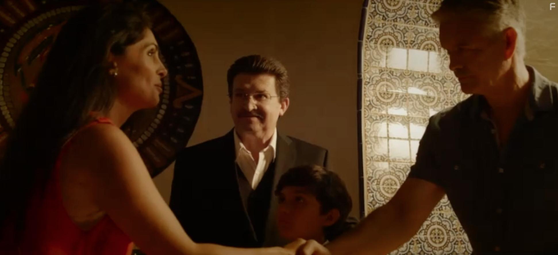 Juan Ignacio Aranda, Alejandro De Hoyos, Lorena Enrquez, and Sebastin Cano in El Contratista (2018)