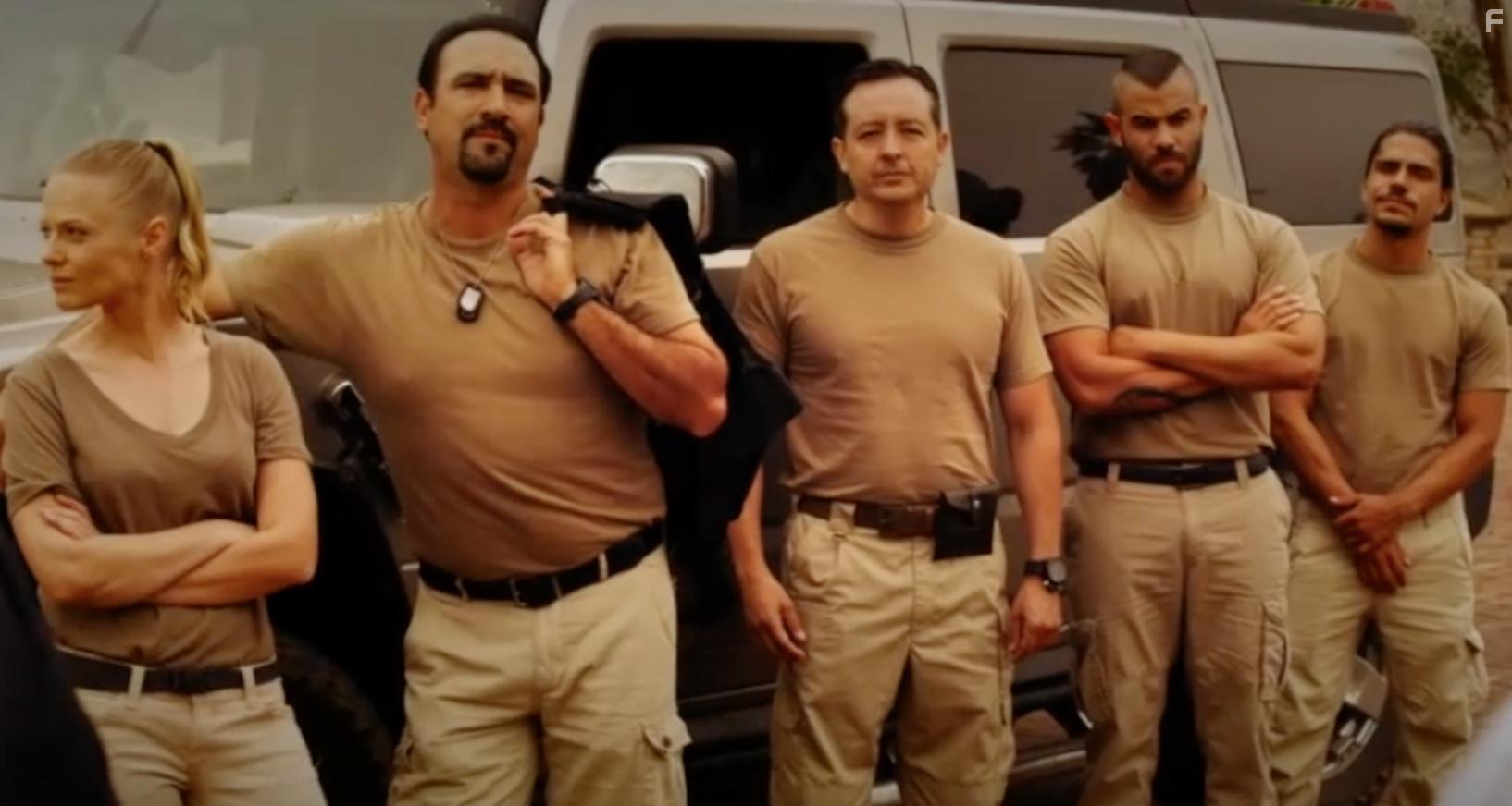 Ana Layevska, Pedro Pano, Manolo Travieso, Reinaldo Zavarce, and Lyduan Gonzalez in El Contratista (2018)