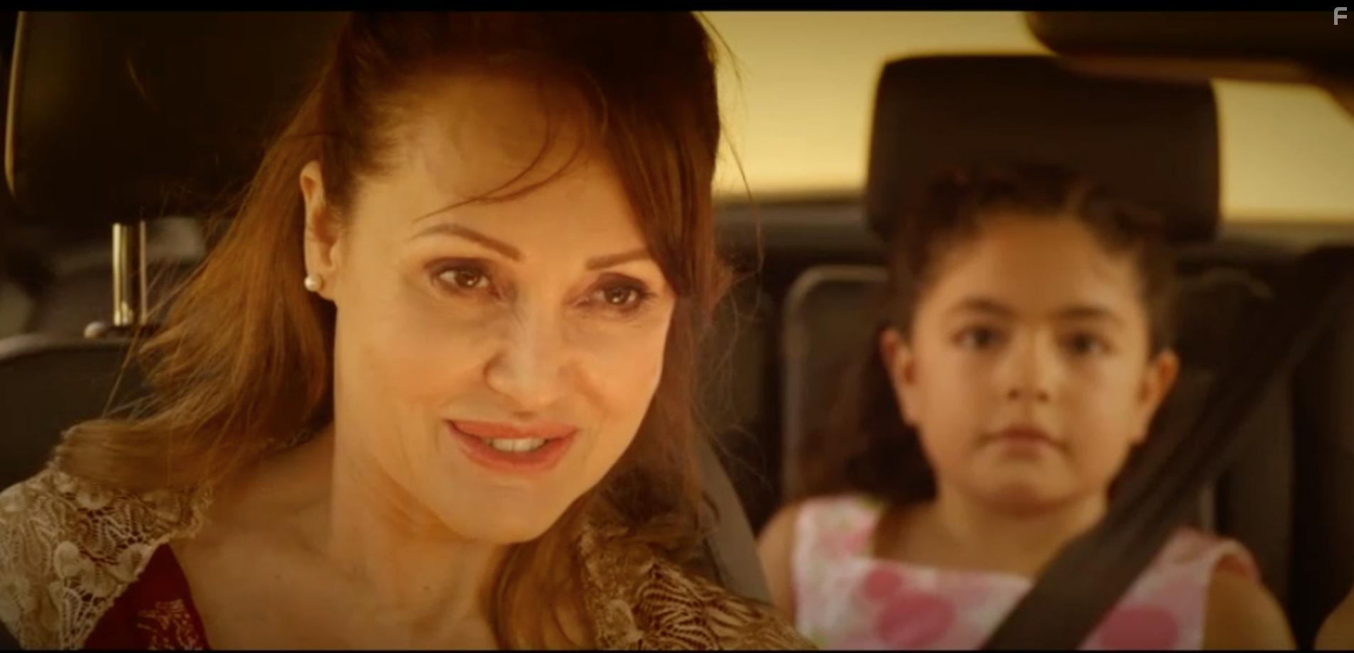 Eliana Alexander and Michelle Oliveros in El Contratista (2018)