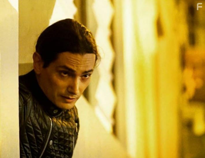 Enrique Alcides as Jnior. Still from The strategy of the Pekingese.