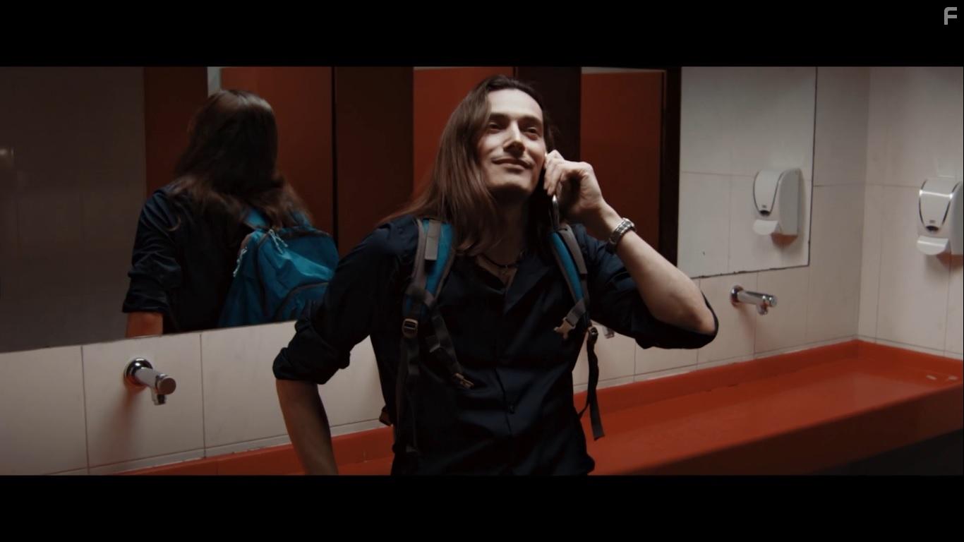 Enrique Alcides as Jnior. Still from The strategy of the Pekingese.